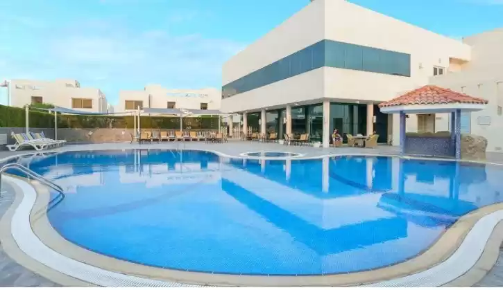 Résidentiel Propriété prête 4 chambres U / f Villa à Compound  a louer au Al-Sadd , Doha #10608 - 1  image 